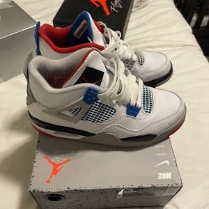 Selling the What the 4s Size 7.5